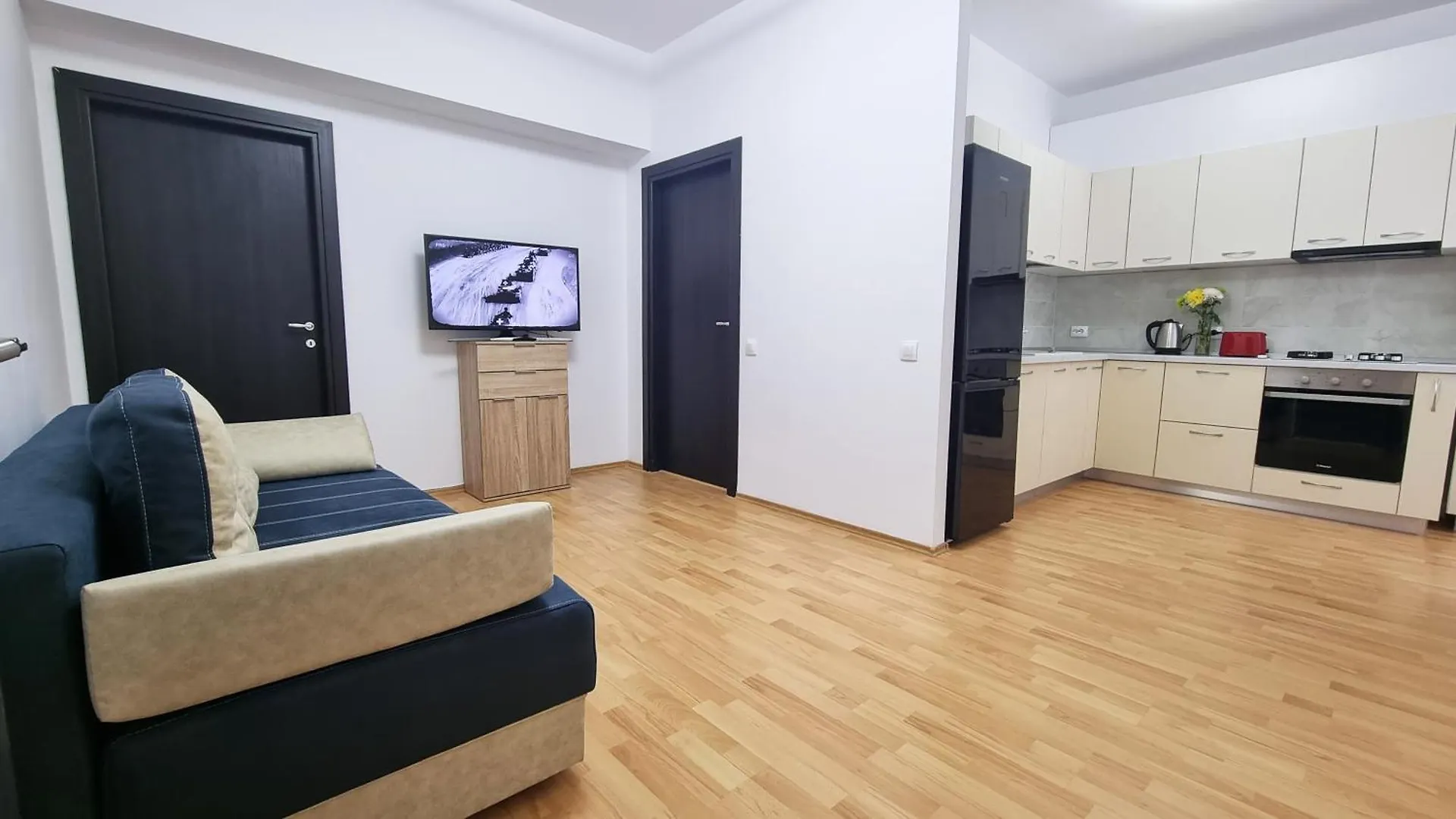 Steps2 Old Town & Metro - The Adventure Apartment Bucharest