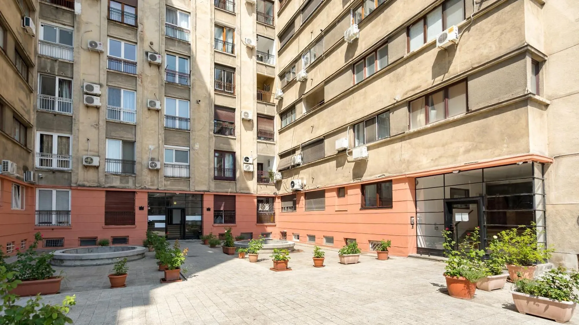 Steps2 Old Town & Metro - The Adventure Apartment Bucharest