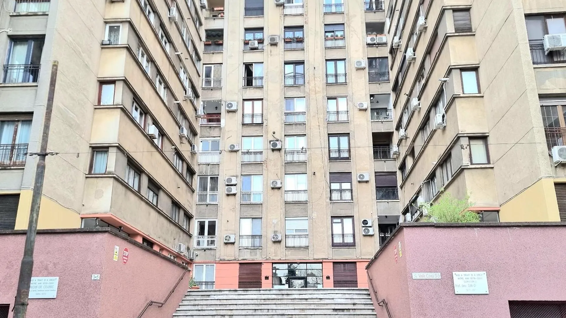Steps2 Old Town & Metro - The Adventure Apartment Bucharest